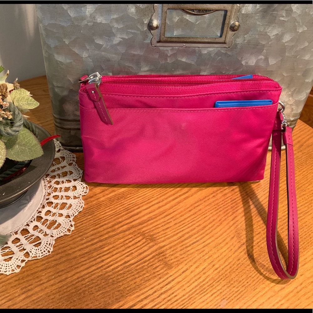 Tumi voyageur wristlet  travel wallet.8 x 4  1/2“